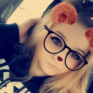 Meet your Posher, Lexy